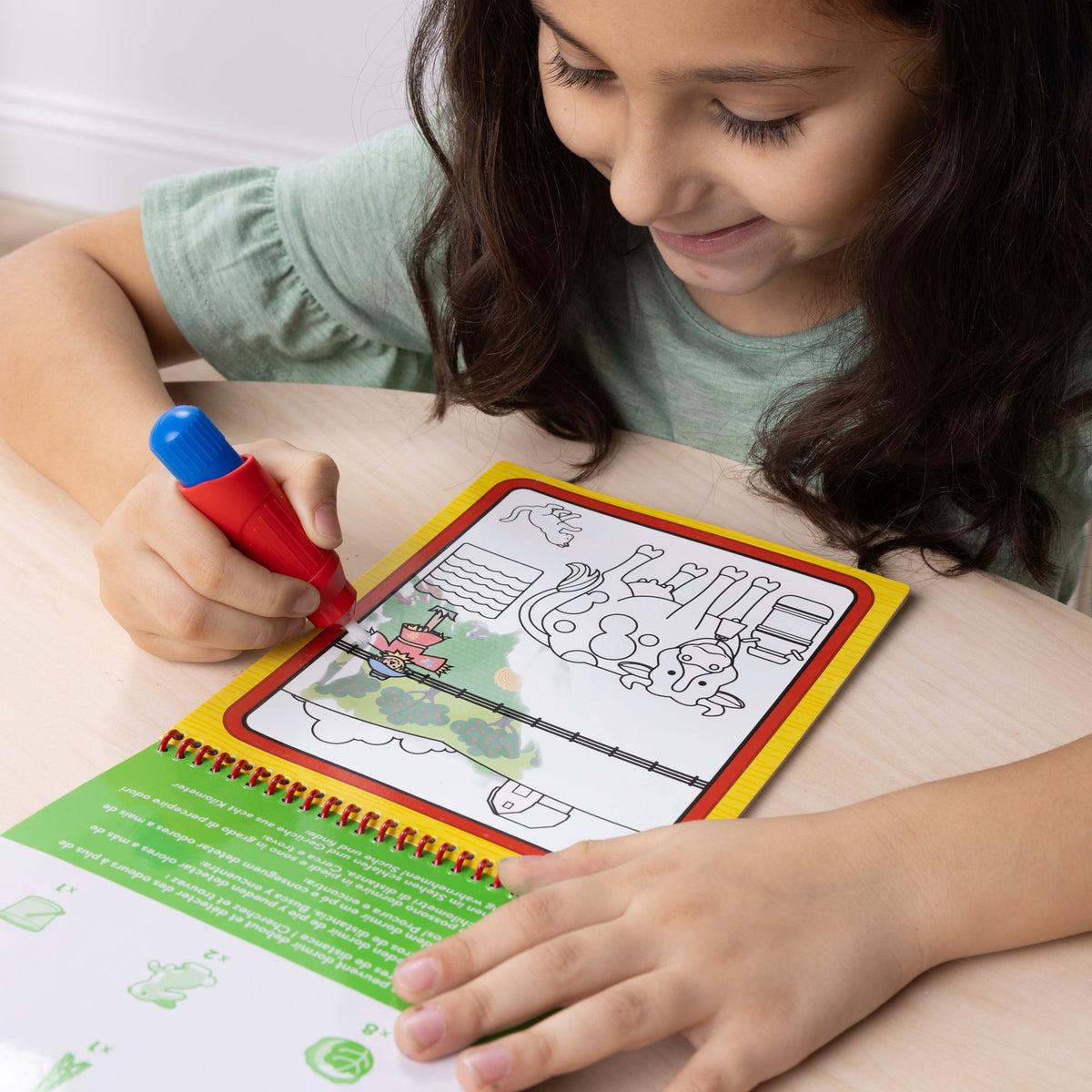 Melissa & Doug Water Wow! Farm – child colouring with the water pen